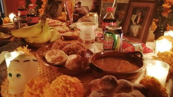 La comida del altar de muertos: ¿se puede comer o es mejor desecharla?