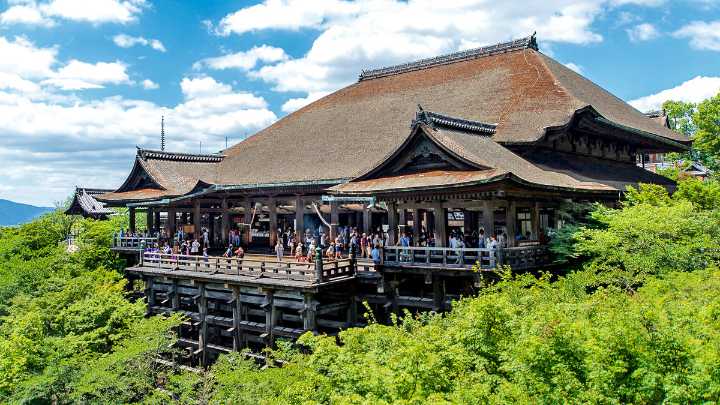 Japan To Make American And Canadian Tourists Pay New Fee To Visit Iconic City