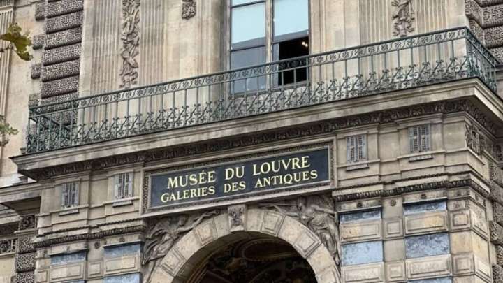 Louvre jewel heist: Window used to loot $102 million attracts tourists