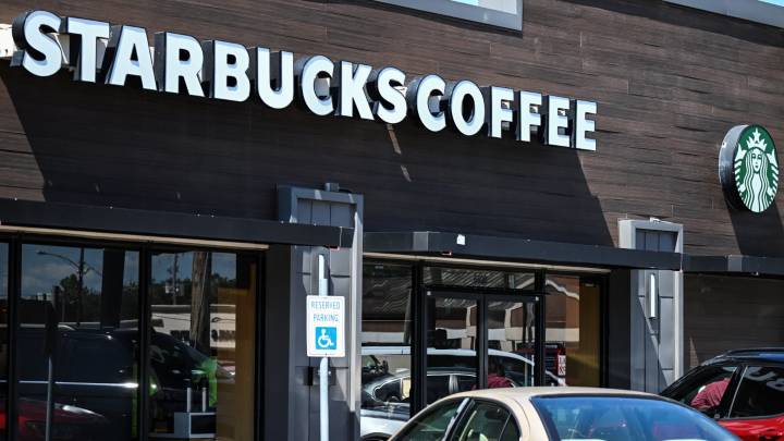 What Jim Cramer expects from Boeing, and why he says Starbucks is a buy