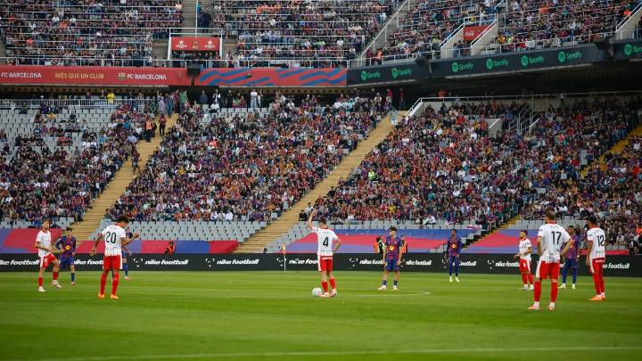 El Barça - Girona se para antes de empezar por la protesta de la AFE y LaLiga censura las imágenes