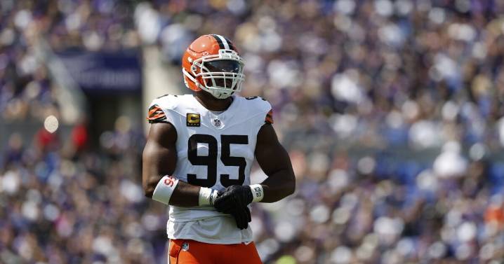 Browns DE Myles Garrett sets NFL record in game against Patriots