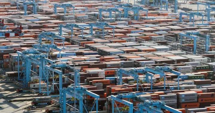 Rotterdam Port Lashers Suspend Strike to Allow New Wage Talks