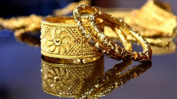 Panic in market as Gold prices plummet by Rs 7,700 in minutes