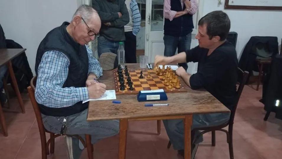 AJEDREZ . El Oficial Categoría "A" fue para Santiago Poljak