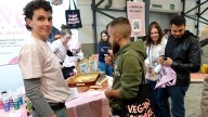 Feria vegana en Vigo: «Tienes premio si distingues cuál es comida para gatos, perros y humanos»