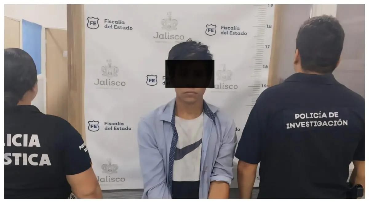 Detienen a presunto asaltante de tiendas Oxxo en la colonia Santo Domingo, en Puerto Vallarta
