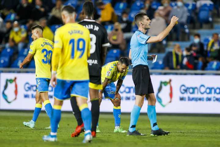La UD Las Palmas, contra todos en Granada