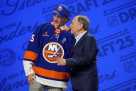 Deadspin | Matthew Schaefer, top pick in '25 draft, set for debut as Isles visit Pens