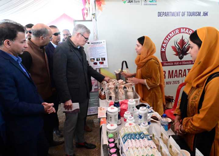 CM unveils Kashmir Marathon Exposition at Polo View