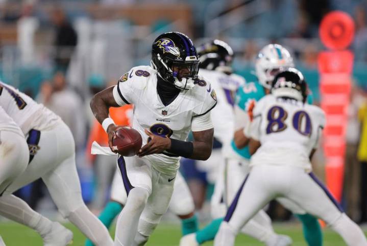 Lamar Jackson throws for 4 TDs in return as Ravens rout Dolphins
