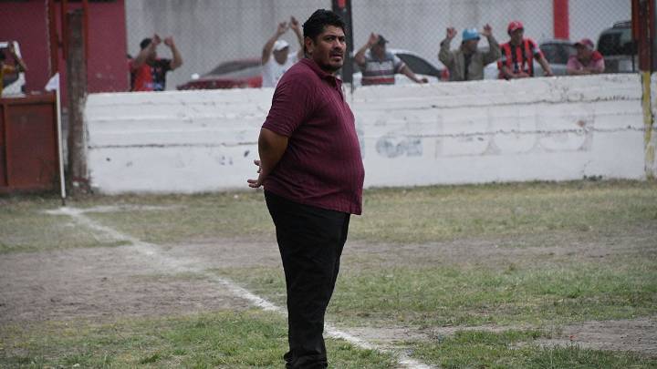 Tras la derrota ante Comercio, Marcelo Tévez, DT de Río Dulce, fulminó a los árbitros:…