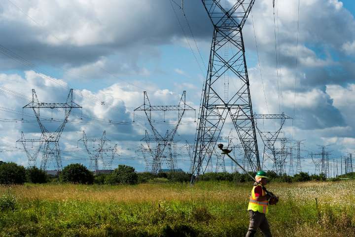 Ontario power rates to rise on higher nuclear generation costs, conservation spending