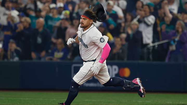 Naylor, crowd make early mark on Game 5 for Seattle Mariners