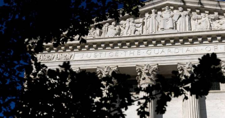 Supreme Court lets Trump end deportation protections for 300,000 Venezuelans