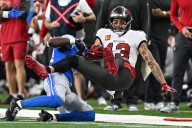 Deadspin | Banged-up Bucs could catch break as WR Mike Evans eyes MNF return