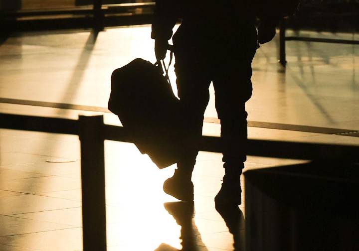 Detenido en el aeropuerto de Vigo con armas en la maleta antes de intentar volar a Gran Canaria