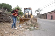 Les limpian bulevares, pavimentan calles y recogen basura en Otay, La Mesa y Sánchez Taboada