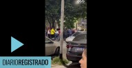 La pelea entre los hinchas de Racing y Flamengo fuera del Cilindro al terminar el partido