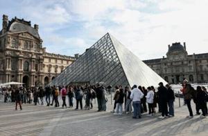 Two suspects arrested after Louvre jewel heist: sources