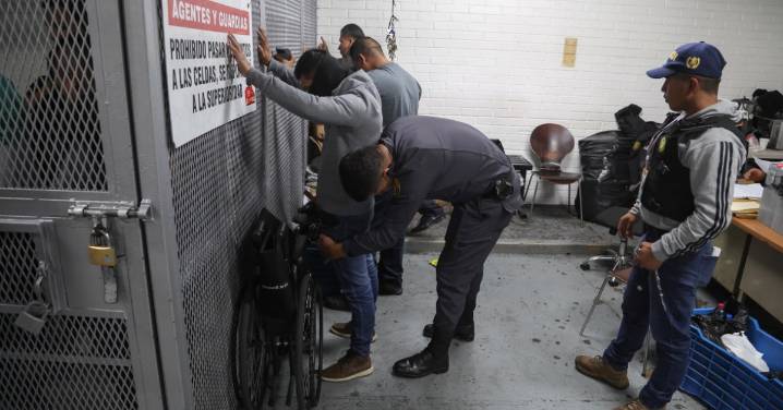 Detienen a 23 guardias penitenciarios por fuga de pandilleros en Guatemala