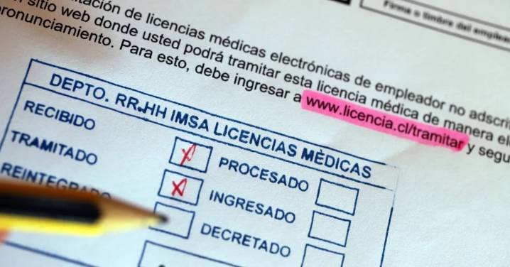 Rechazaron 14 licencias a mujer con depresión tras muerte de su padre: Corte ordena pagar montos por "ilegal y arbitrario"