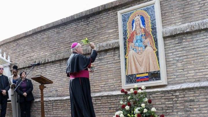 Mosaico de la Virgen de Coromoto fue colocado en los jardines del Vaticano