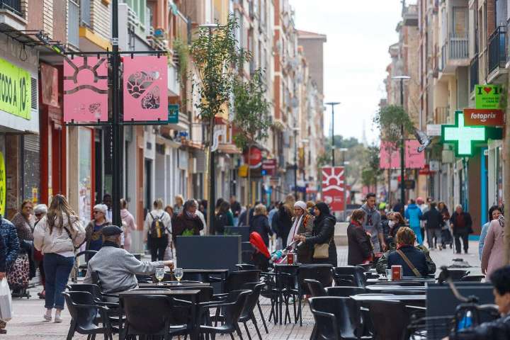 El pleno de Zaragoza rechaza ampliar los festivos de apertura comercial de 10 a 16 días al año