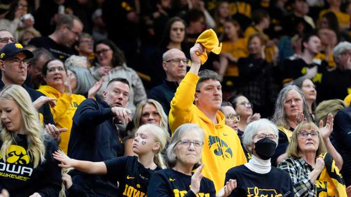 Iowa women’s basketball sells out season tickets for 3rd straight year