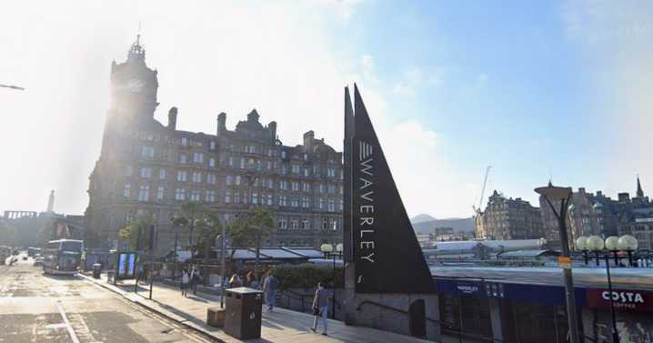 Edinburgh police hunting group of masked men after city centre 'disturbance'
