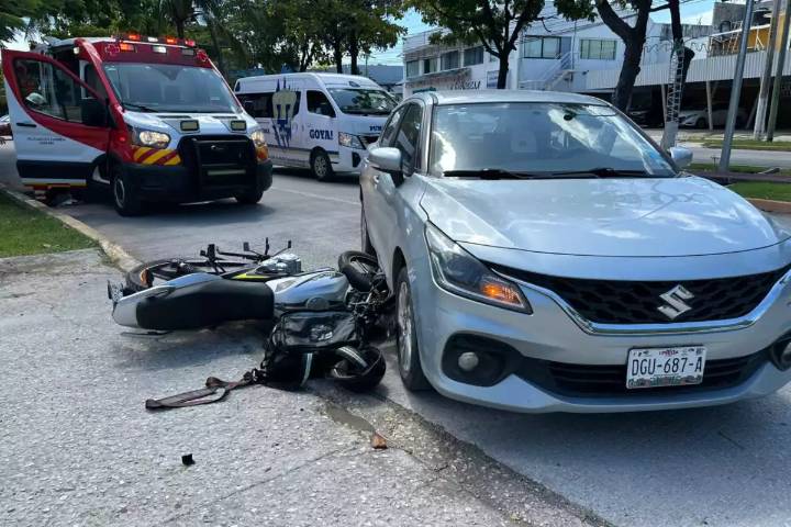 Motociclista repartidor resulta lesionado tras ser impactado por un automóvil en el fraccionamiento Malibrán