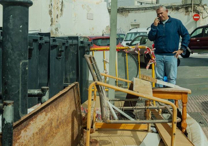 Arrecife refuerza la recogida de enseres, con otro camión y cinco operarios