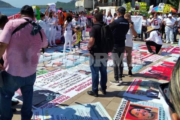 Marchan por desaparecidos en Mazatlán