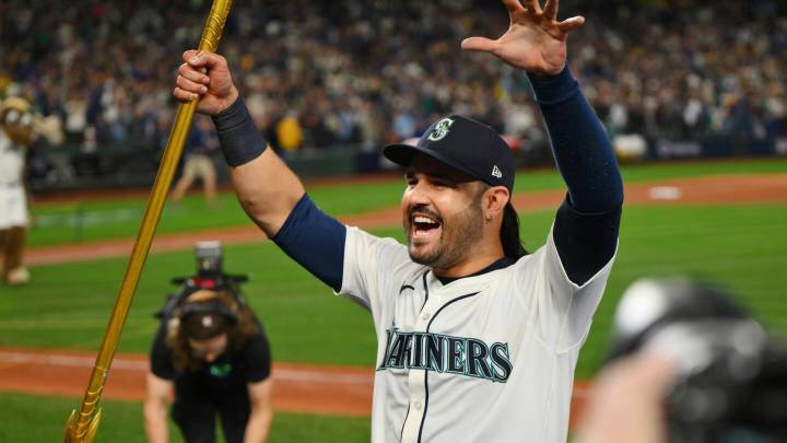 Mariners a win from first World Series, beat Blue Jays behind Suárez’s grand slam for 3