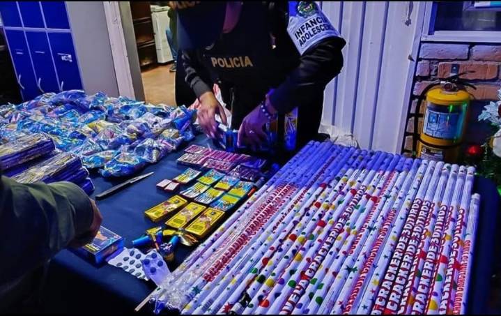 ¡Cuidado! Policía incauta 8 kilos de pólvora y captura a 5 personas