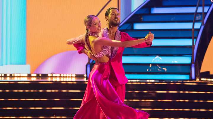 1 of 2 Florida celebs sent home on 'Dancing with the Stars,' see scores