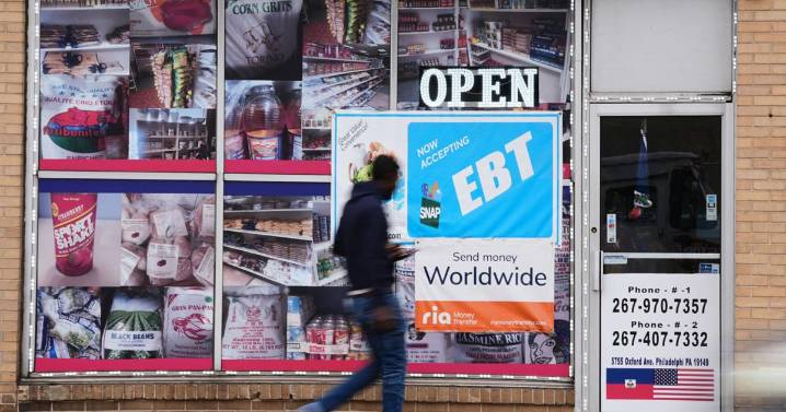 Federal government shutdown threatens SNAP food aid as several states scramble to help