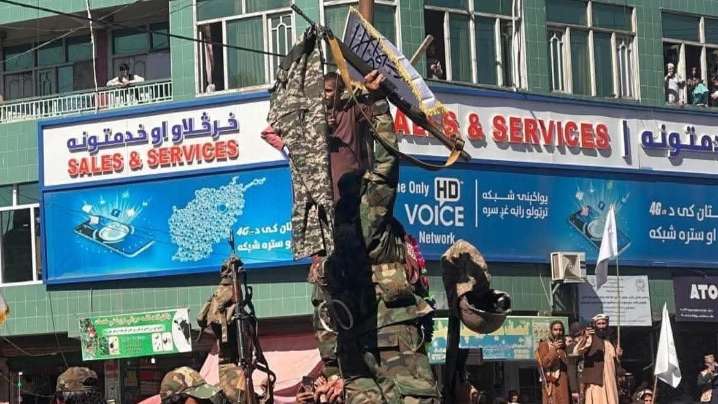 Taliban display pants of Pak soldiers, Afghans vow to join Mujahideen