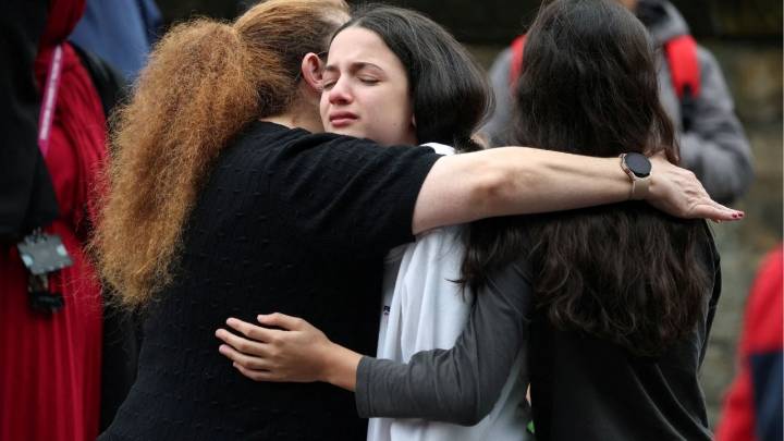 Two Dead in UK Synagogue Attack on Yom Kippur, Police Kill Suspect ‘With Bomb’