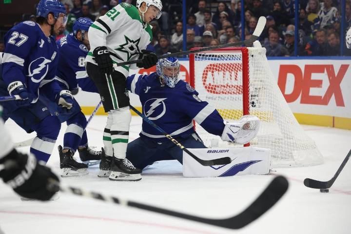 Deadspin | Lightning extend winning streak in OT over Stars