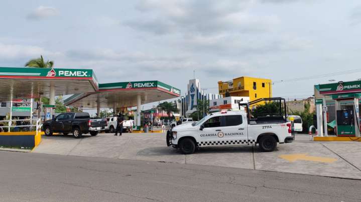 Fuerte operativo de la FGR en gasolinera de Agua Hedionda, Cuautla; buscan "huachicol"