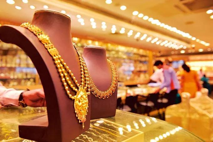 Gold prices slip over Rs 3,000 per 10 grams as global sentiment turns weak