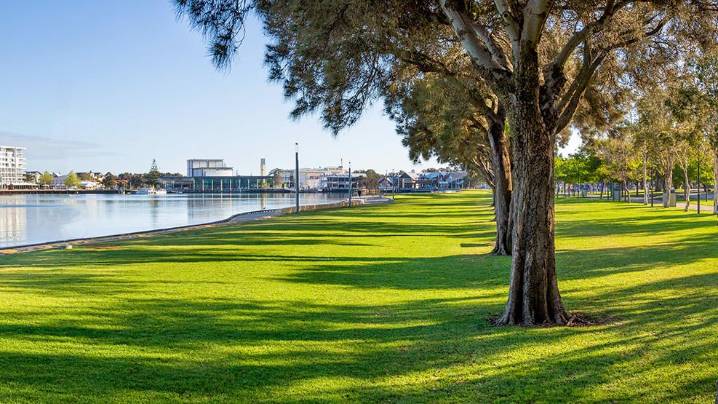 Mandurah foreshore gets groovier with Coastal Disco walking tours