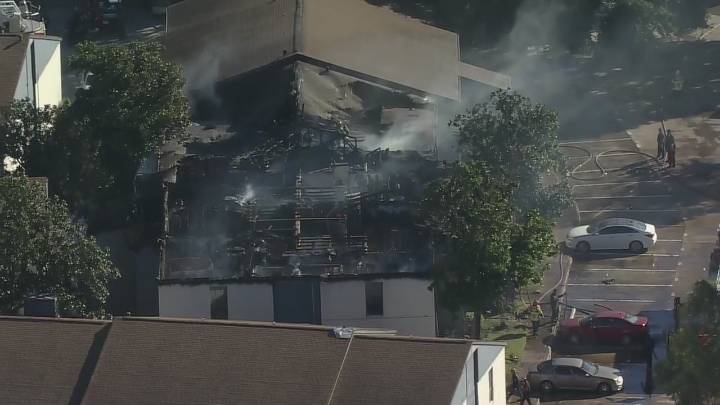Multiple units damaged in west Houston apartment fire