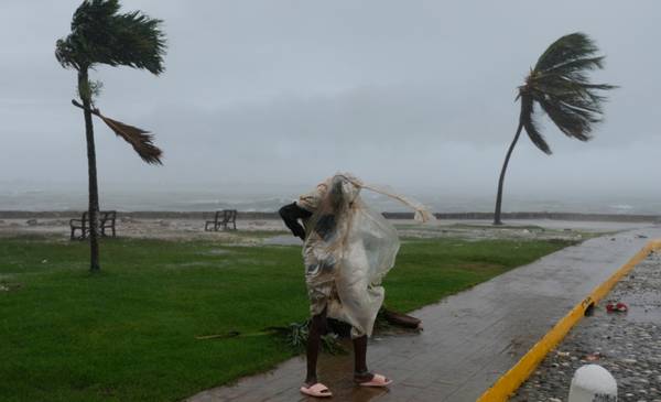 Aseguran que el huracán Melissa que azotó Jamaica y toca tierra en Cuba es el más potente en 90 años
