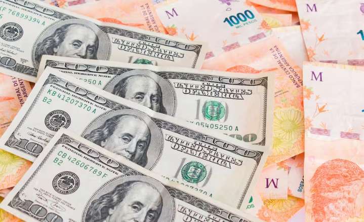 El dólar después de las elecciones: fue de menor a mayor y cerró en el máximo del día en medio de la euforia bursátil