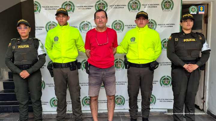 Profesor fue enviado a la cárcel señalado de cometer delitos sexuales con cuatro estudiantes