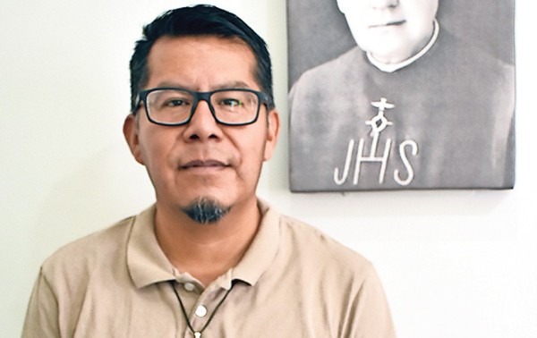Es el P. Raúl Benítez Mendizábal MSPS