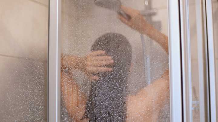 ¿Tu baño siempre está helado? Así podrás calentarlo en un instante y sin gastar nada: dile adiós a los radiadores encendidos constantemente