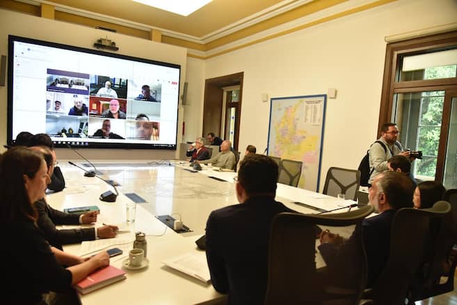 La mesa del Gobierno Petro con exparamilitares podría desatar una tormenta política electoral